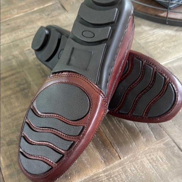 NWOB Giorgio Brutini Brown Leather Slip-On Loafers with Tassels